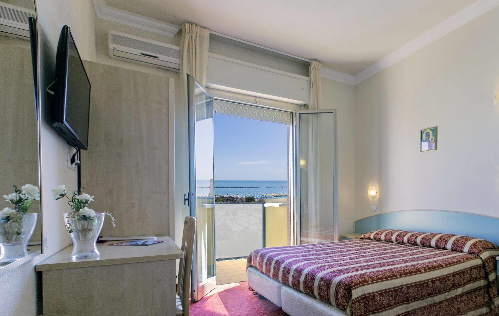 Hotel Silver Cesenatico Exterior photo